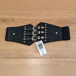 NWT Torrid size 00 - M/L stretchy buckle belt